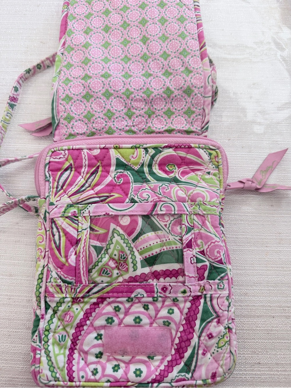 Vera Bradley Quilted Crossbody Bag in Pink & Green Paisley - Crossbody EUC - Picture 6 of 6